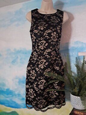 Hugo Buscati size 8 elegant dress, like new condition